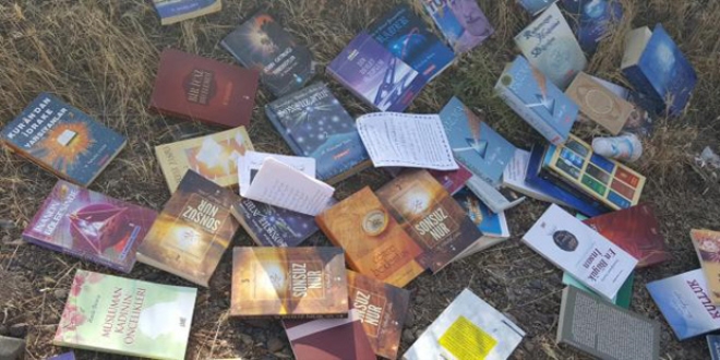 Eskişehir'de FETÖ liderine ait kitap ve CD'lere el konuldu