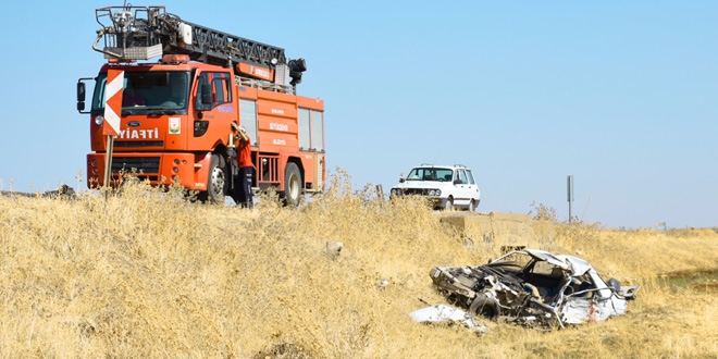 �anl�urfa'da kamyon ile otomobil �arp��t�: 2 �l�, 4 yaral�