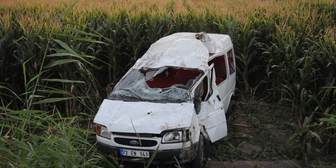 Düğün yolunda trafik kazası: 2 ölü, 13 yaralı
