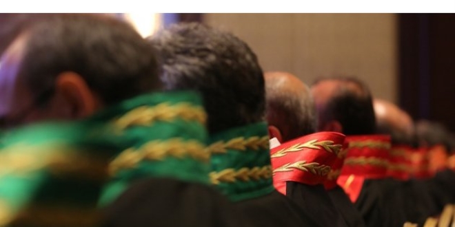 Darbe soruşturmasında 21 hakim aranıyor