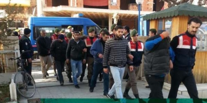 İzmir'in Çeşme ilçesinde 12 kişi gözaltına alndı