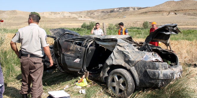 Aksaray'da otomobil şarampole devrildi: 2 ölü, 1 yaralı