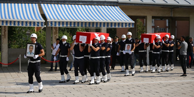 Şehit iki polis memuru, son yolculuklarına uğurlandı