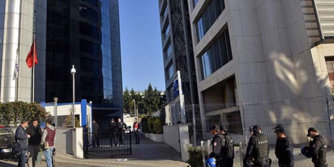 Kaynak Holding'de �al��t�ktan sonra polis olan 88 ki�i mercek alt�nda