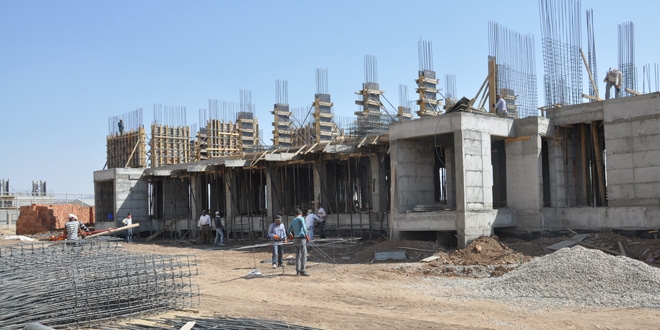 Teröristlerin yaktığı eğitim yuvaları yeniden yapılıyor