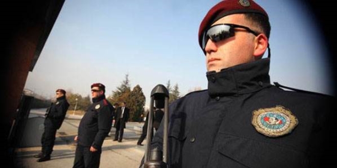 Darbeyi MİT'e ihbar eden binbaşı ihraç edildi