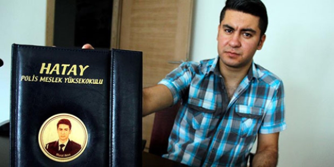 'Bir odada soru çaldırıp, öbür odada namaz kıldırdılar'