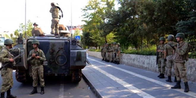 Diyarbak�r'da 8 k�ydeki soka�a ��kma yasa�� kald�r�ld�