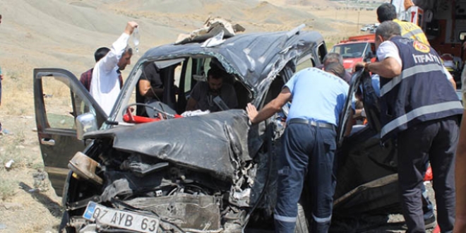 ��rnak'ta trafik kazas�: 2 �l� 3 yaral�