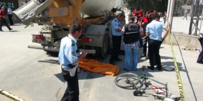 stanbul'da beton mikserinin altnda kalan iki kii ld