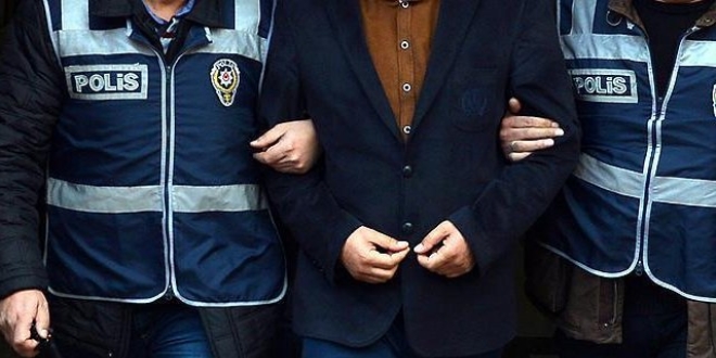 �zmir'de, bir cezaevi m�d�r� ile 7 �KM g�zalt�na al�nd�