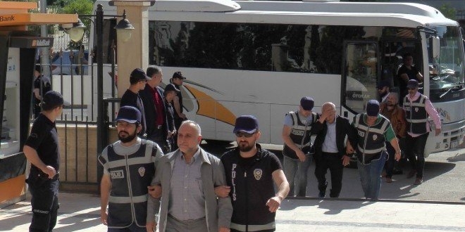 Zonguldak'ra 18 polis, retmen ve imam gzaltna alnd