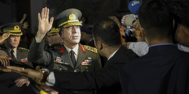 Orgeneral Akar, kahraman astsubayın ailesini ziyaret etti
