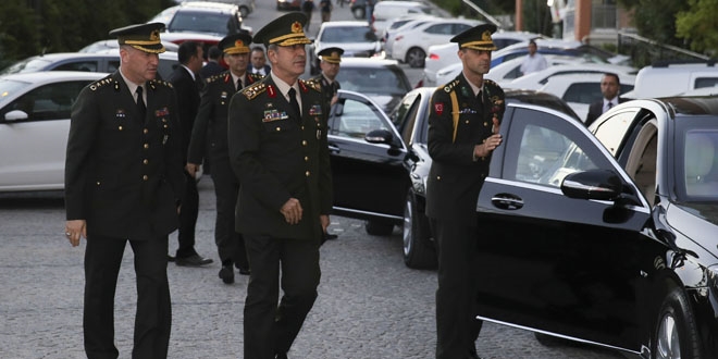 Org. Akar, şehit Albay Ertürk'ün annesini ziyaret etti