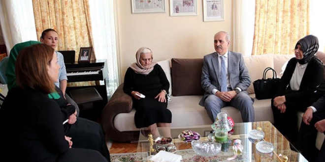 Kurtulmuş şehit ailesini ziyaret etti