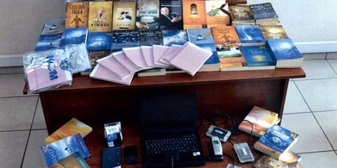 Gözaltına alınan avukata ait ev, iş yeri ve iki depoda doküman ele geçirildi