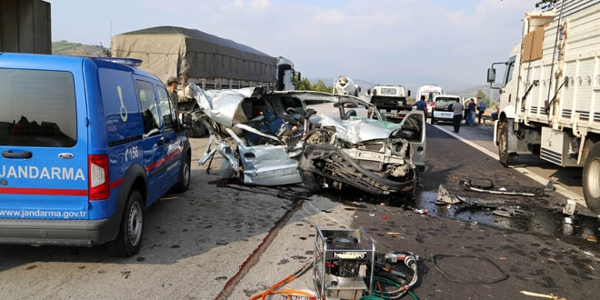 Osmaniye'de trafik kazas: 3 l, 5 yaral