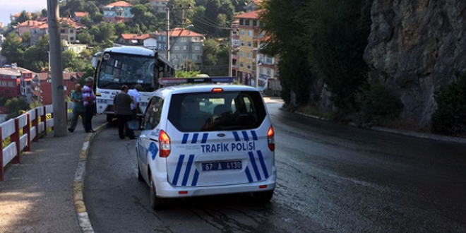 Zonguldak'ta tr halk otobsne arpt: 10 yaral