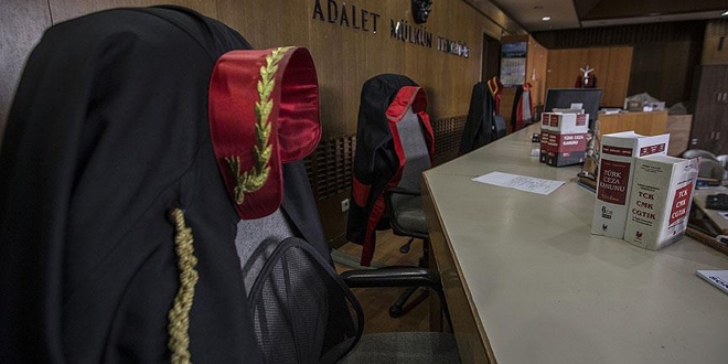 Darbeci albayın hakim eşi de gözaltına alındı