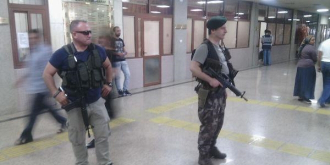 İzmir'de 42 askeri personel adliyeye sevk edildi