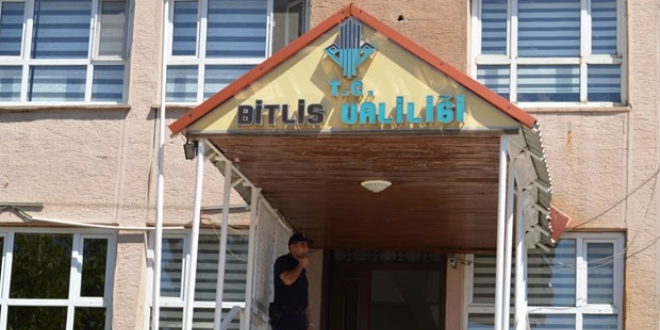 Bitlis'te iki ilçenin kaymakamları açığa alındı