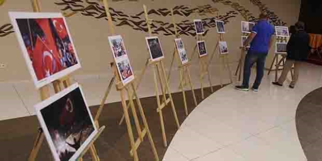'15 Temmuz Türkiye Demokrasisi' paneli ve fotoğraf sergisi