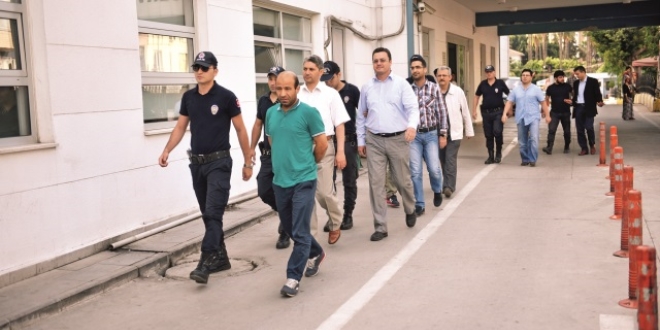 Antalya'da esnaf ve öğretmenlerden oluşan 35 kişi adliye de