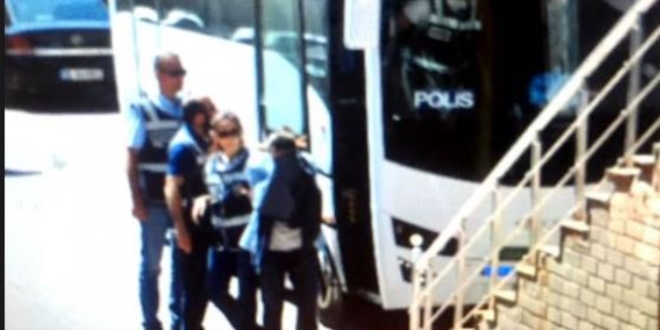 Kars'ta adliyeye sevk edilen 12 polis tutukland