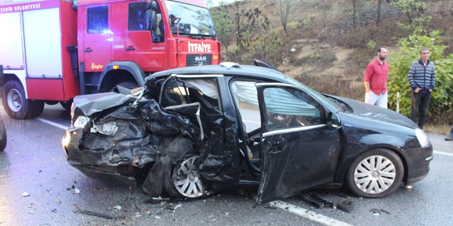 Kocaeli'de trafik kazas�: 8 yaral�