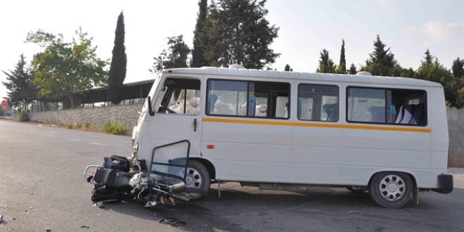 Antalya'da trafik kazas�: 2 �l�