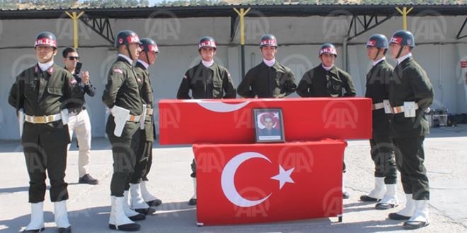 Teröristlerce öldürülen AK Parti'li başkan toprağa verildi