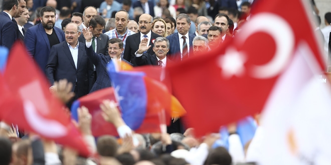 Ak Parti kuruluş etkinliklerinde 2 bin polis görev yaptı