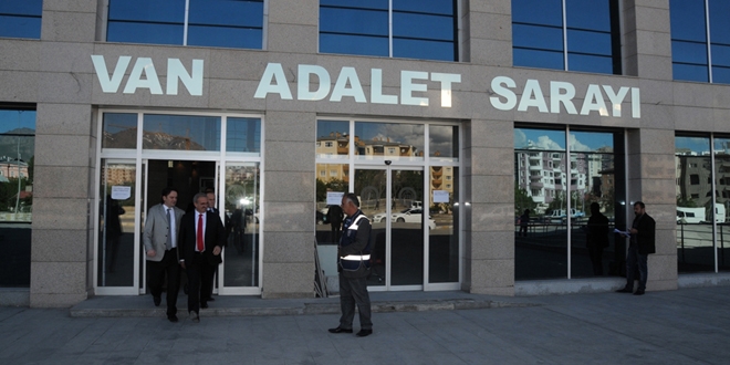 Van'da gzaltna alnan 5 adliye personeli tutukland