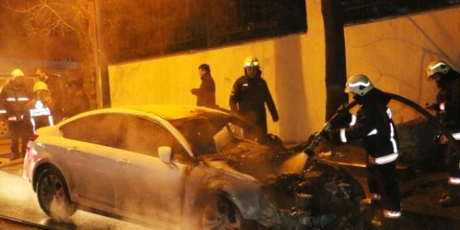 Küçükçekmece'de 7 araç kundaklandı