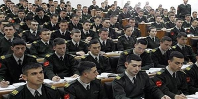 'Askeri öğrencilere ilk önce istihbaratı öğretirdik'