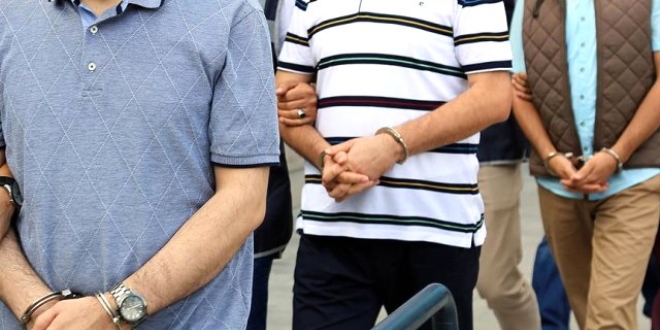 İzmir'de 51 emniyet personeli gözaltına alındı