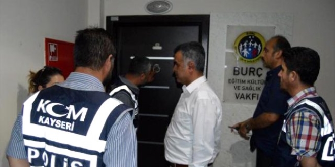 Kayseri'de kapatılan eğitim kurumu deposundaki evraklara el konuldu