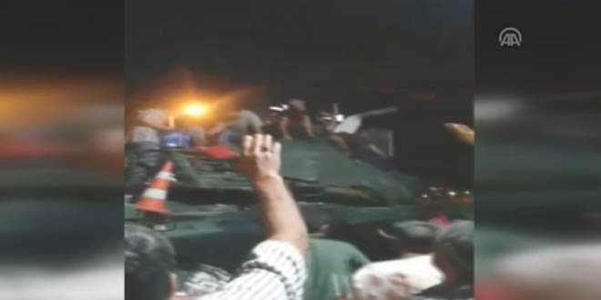 Tankları durdurmaya çalışırken vurulan vatandaşın görüntüleri