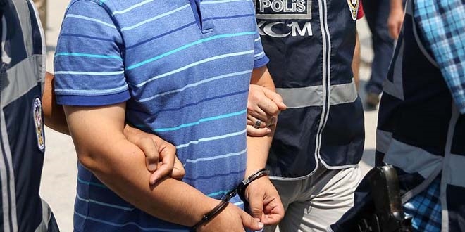 Ankara'da adliyeye sevkedilen 13 asker tutuklandı