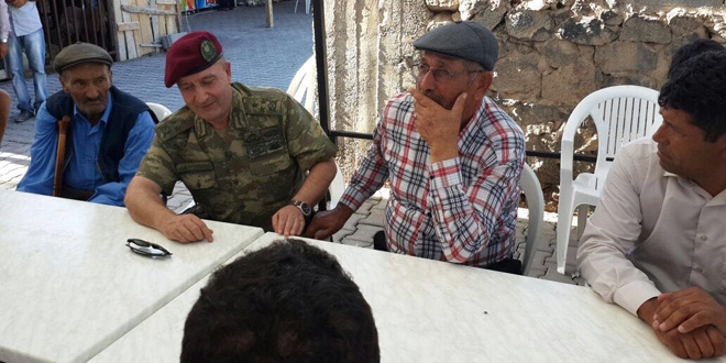 Komutanından kahraman şehidin ailesine ziyaret
