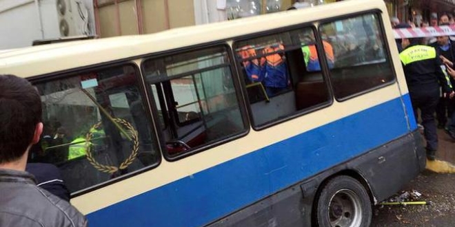 Sakarya'da tır minibüse çarptı: 2 ölü, 10 yaralı