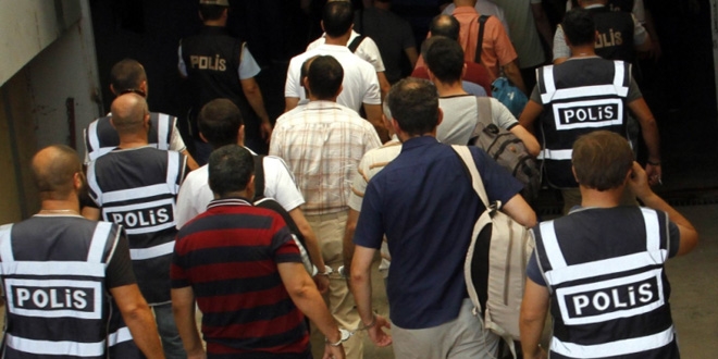 Siirt'te 22'si öğretmen, 468 kamu personeli tutuklandı