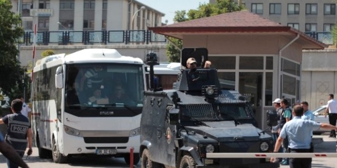 Başkentte gözaltına alınan 22 askeri hakim tutuklandı