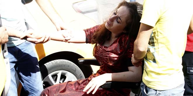 Taburcu edilen gelin ve damat yeniden hastaneyi kald�r�ld�