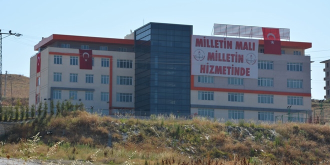 FET�'n�n el konulan okuluna �ehidin ismi verildi