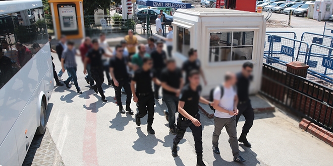 Tokat'ta 12 polis tutukland