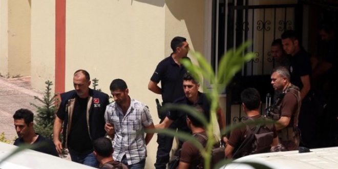 Antalya'da ceza infaz ve zabt katibinden 20'si adliyeye sevk edildi