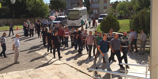 Karaman'da, aralarnda retmenin de olduu 10 kii tutukland