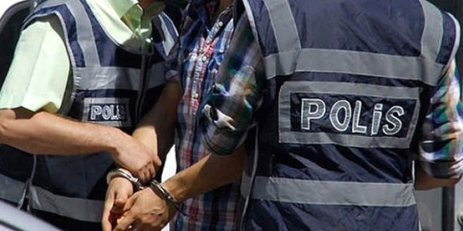 Sakarya'da 4 zabt katibi ile bir ofr tutukland