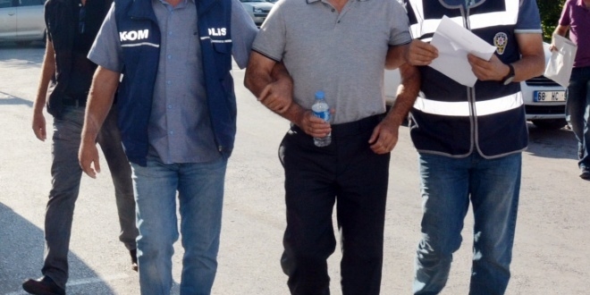 Bolu'da gzaltna alnan 3 akademisyen tutukland